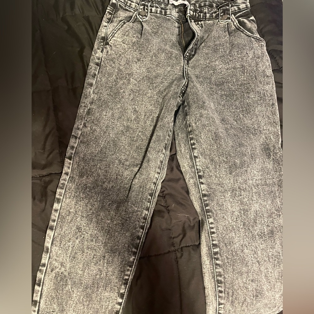 The size is 7/28 and the brand is SO